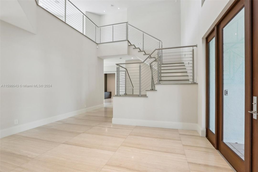 Под контрактом: $5,275,000 (5 спален, 3 ванн, 4858 Квадратных фут)