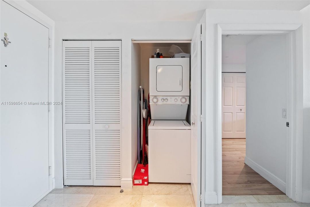 Recently Rented: $3,200 (1 beds, 1 baths, 850 Square Feet)