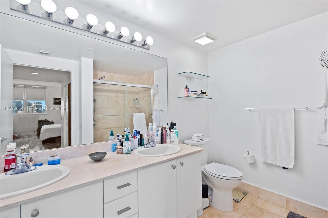 Recently Rented: $3,200 (1 beds, 1 baths, 850 Square Feet)