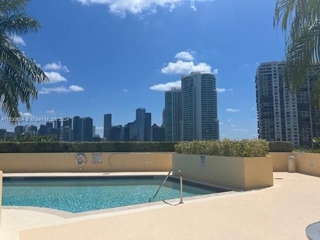 Recently Rented: $3,200 (1 beds, 1 baths, 850 Square Feet)