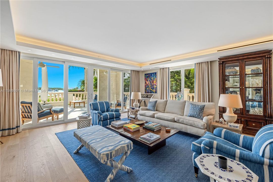 Recently Sold: $6,200,000 (3 beds, 3 baths, 3011 Square Feet)