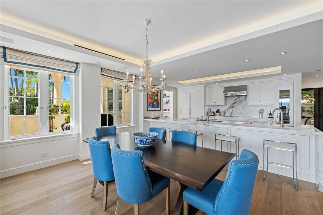 Recently Sold: $6,200,000 (3 beds, 3 baths, 3011 Square Feet)