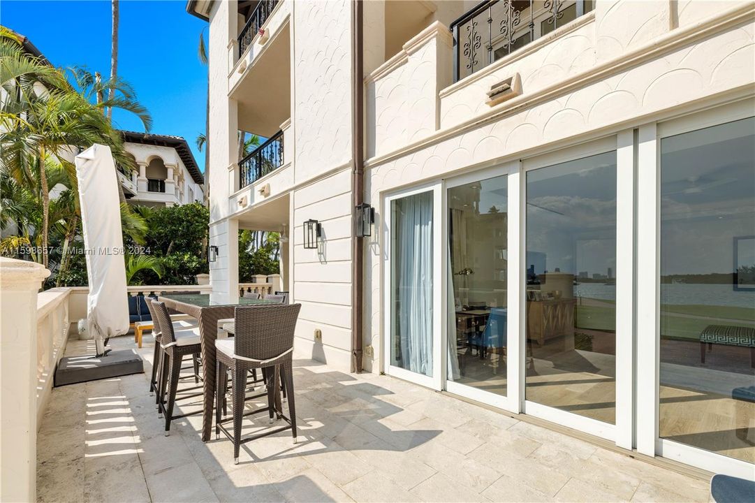 Recently Sold: $6,200,000 (3 beds, 3 baths, 3011 Square Feet)