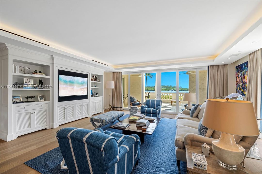 Recently Sold: $6,200,000 (3 beds, 3 baths, 3011 Square Feet)