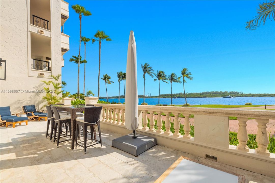 Recently Sold: $6,200,000 (3 beds, 3 baths, 3011 Square Feet)