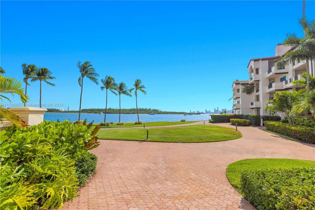 Recently Sold: $6,200,000 (3 beds, 3 baths, 3011 Square Feet)