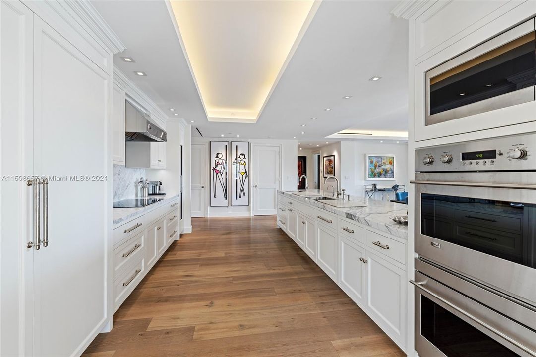 Recently Sold: $6,200,000 (3 beds, 3 baths, 3011 Square Feet)