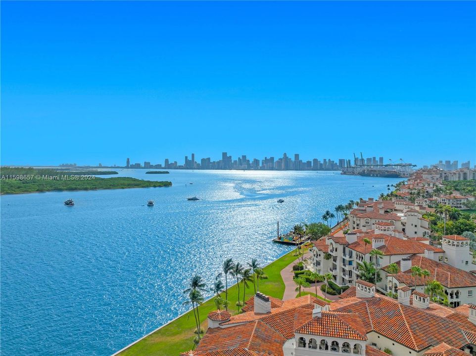 Recently Sold: $6,200,000 (3 beds, 3 baths, 3011 Square Feet)