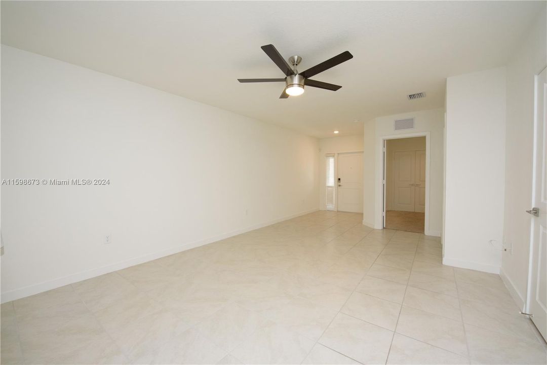 For Rent: $2,800 (3 beds, 3 baths, 1272 Square Feet)