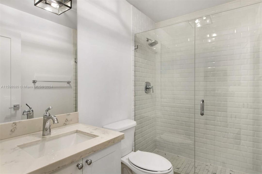 Active With Contract: $2,800 (2 beds, 1 baths, 680 Square Feet)