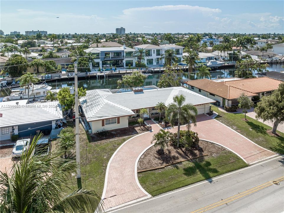 For Sale: $1,650,000 (4 beds, 3 baths, 2027 Square Feet)