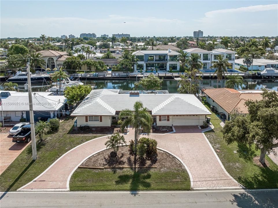 For Sale: $1,650,000 (4 beds, 3 baths, 2027 Square Feet)