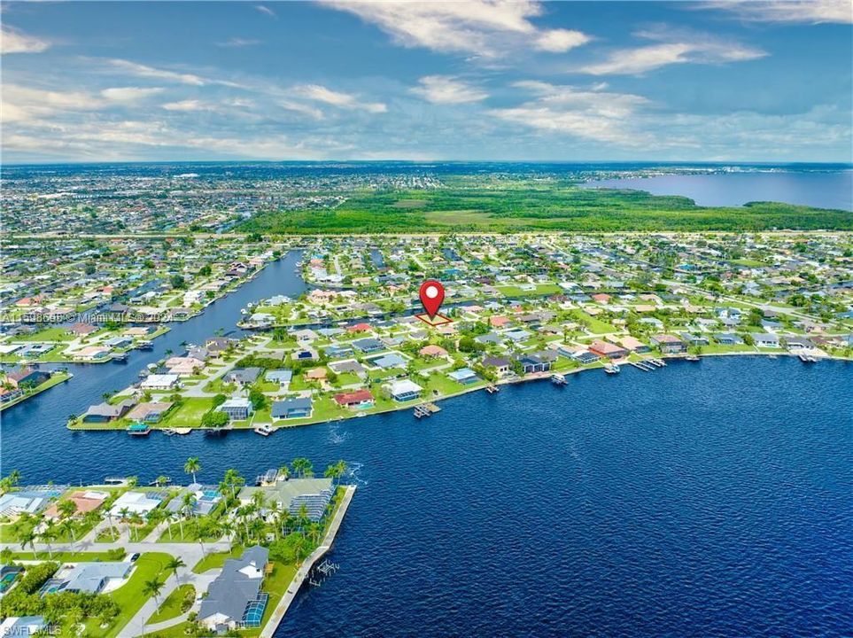 На продажу: $429,901 (0.23 acres)