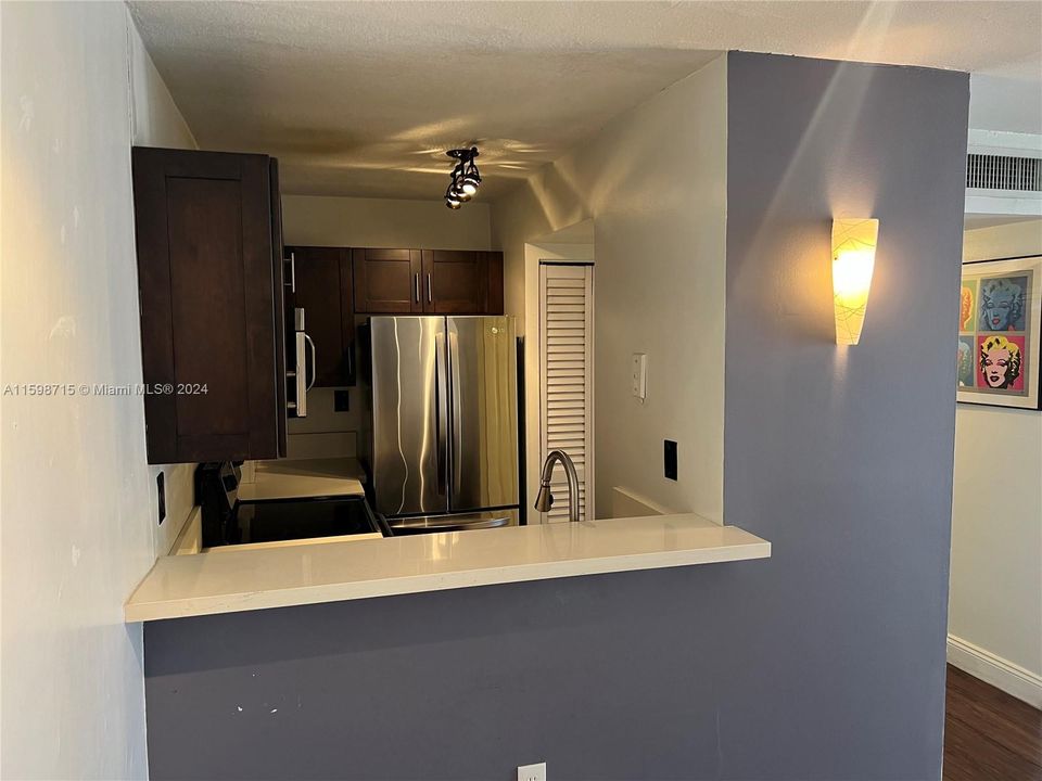 Active With Contract: $2,300 (2 beds, 2 baths, 870 Square Feet)