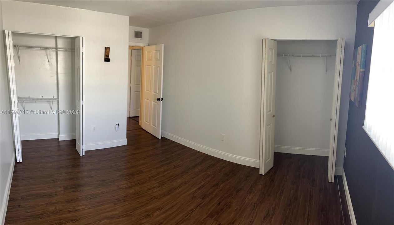 Active With Contract: $2,300 (2 beds, 2 baths, 870 Square Feet)