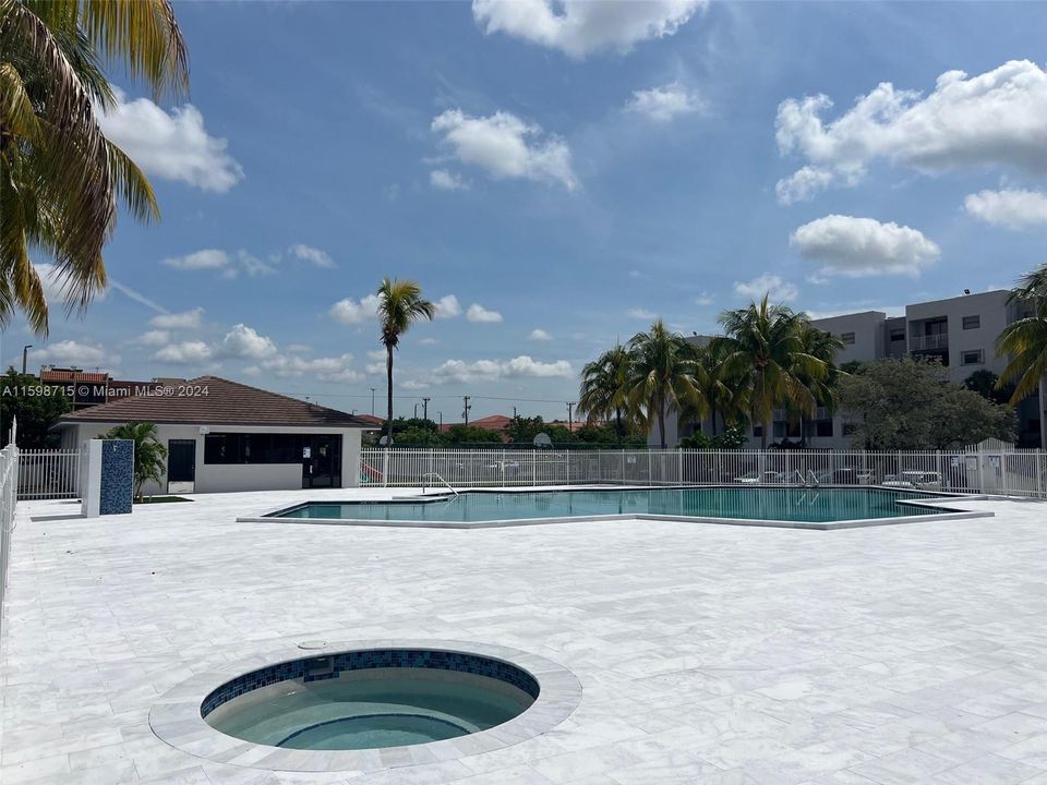 Active With Contract: $2,300 (2 beds, 2 baths, 870 Square Feet)