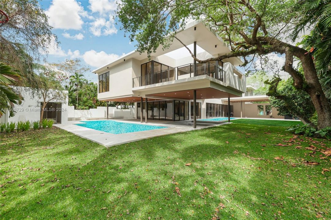 Vendido Recientemente: $15,500,000 (7 camas, 7 baños, 8641 Pies cuadrados)