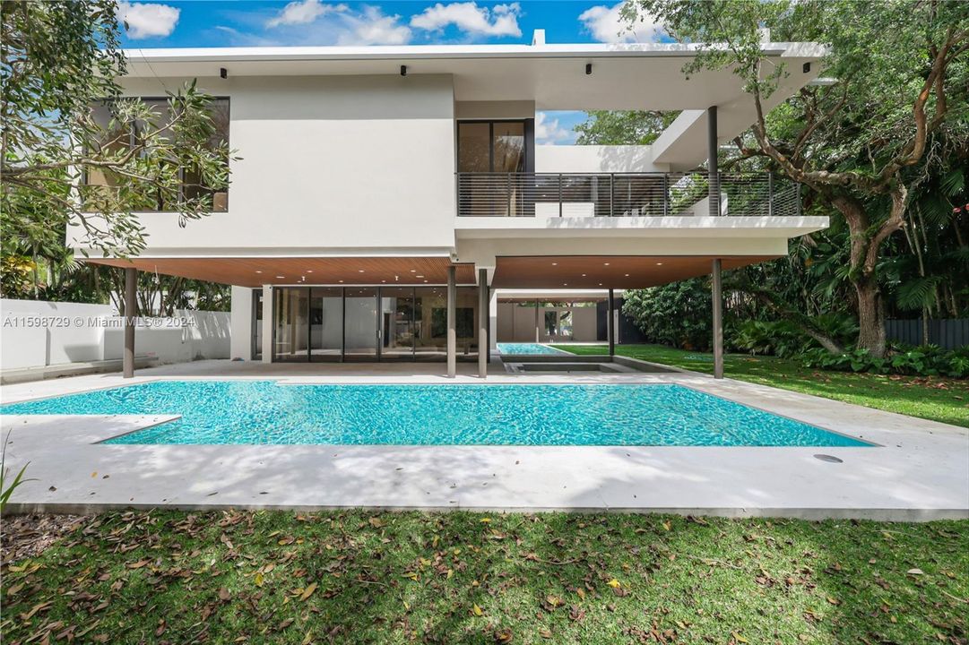 Vendido Recientemente: $15,500,000 (7 camas, 7 baños, 8641 Pies cuadrados)