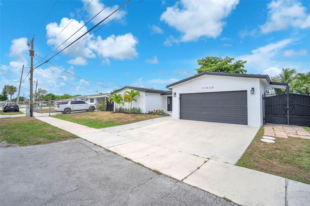 For Sale: $997,000 (3 beds, 2 baths, 1532 Square Feet)