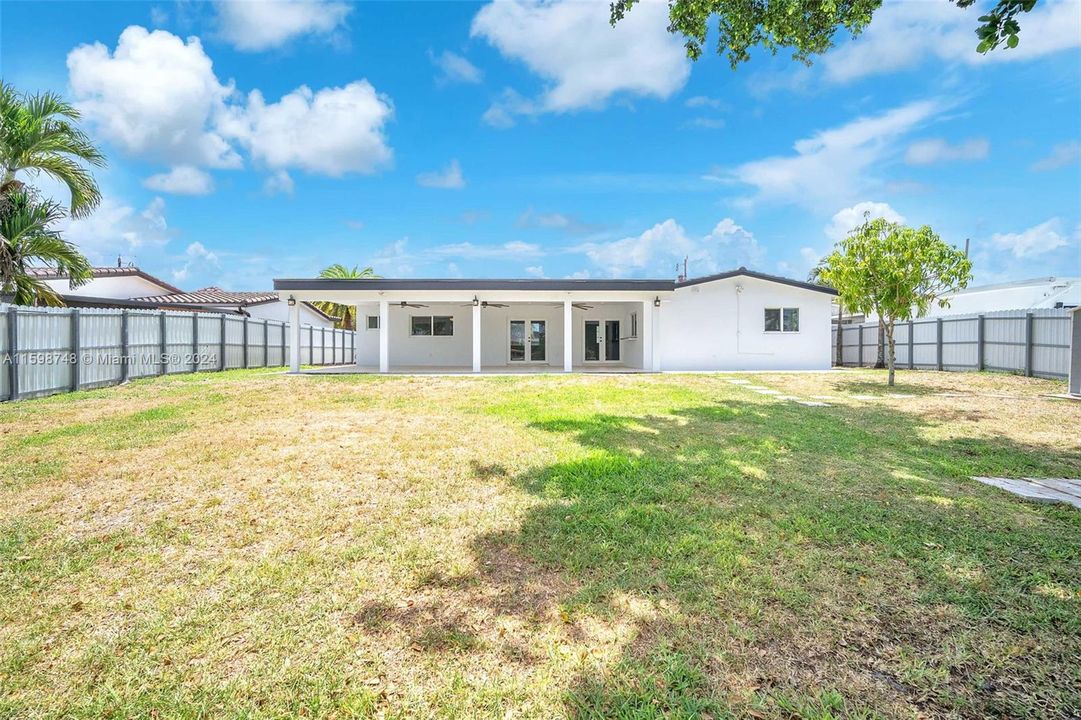 For Sale: $997,000 (3 beds, 2 baths, 1532 Square Feet)