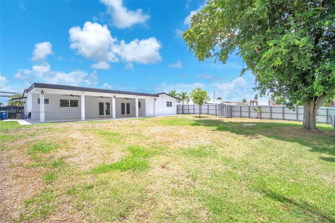 For Sale: $997,000 (3 beds, 2 baths, 1532 Square Feet)