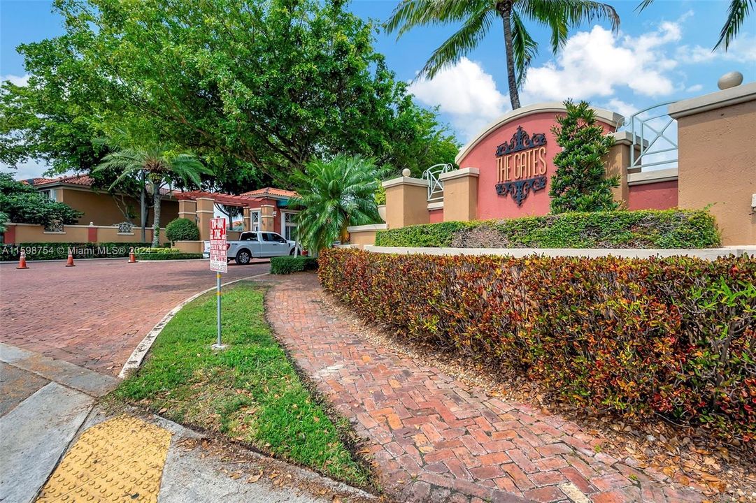 The Gates at Doral Isles