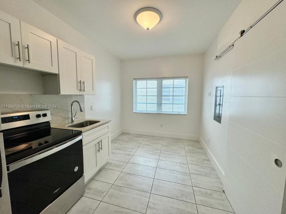 For Rent: $1,525 (0 beds, 1 baths, 200 Square Feet)