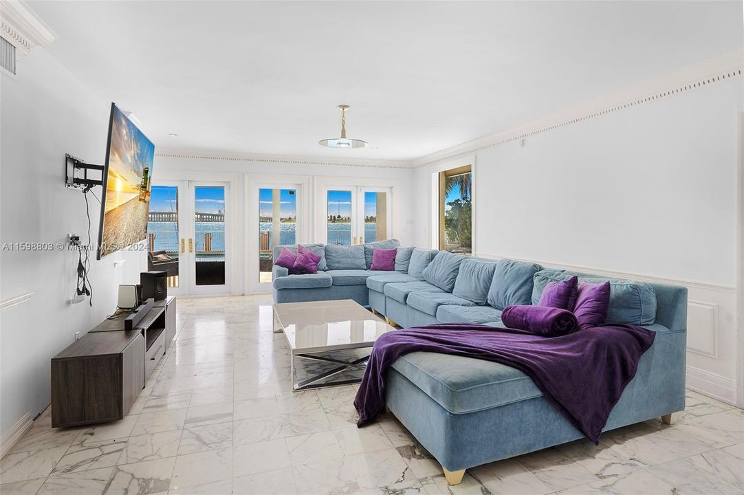 Active With Contract: $15,500,000 (8 beds, 6 baths, 7784 Square Feet)