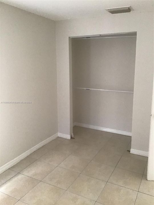 For Rent: $1,800 (2 beds, 1 baths, 2388 Square Feet)