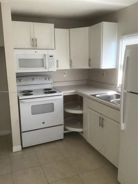 For Rent: $1,800 (2 beds, 1 baths, 2388 Square Feet)