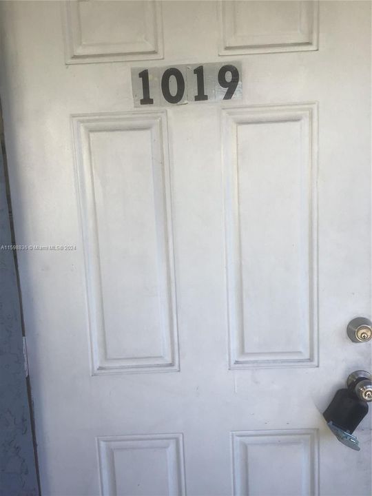 For Rent: $1,800 (2 beds, 1 baths, 2388 Square Feet)