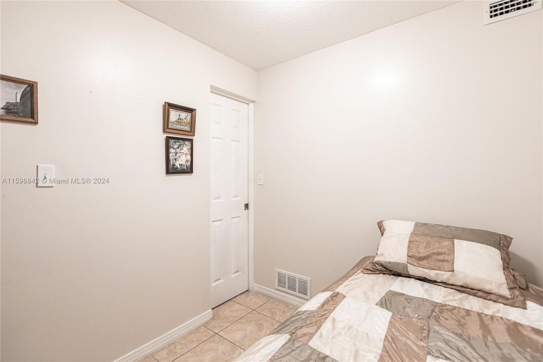 For Sale: $350,000 (1 beds, 1 baths, 768 Square Feet)