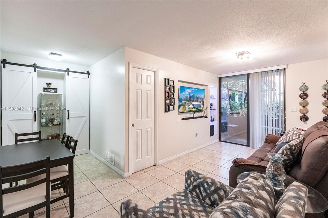 For Sale: $350,000 (1 beds, 1 baths, 768 Square Feet)