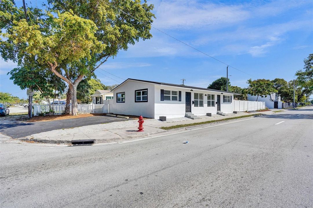 Recently Rented: $2,350 (2 beds, 1 baths, 1382 Square Feet)