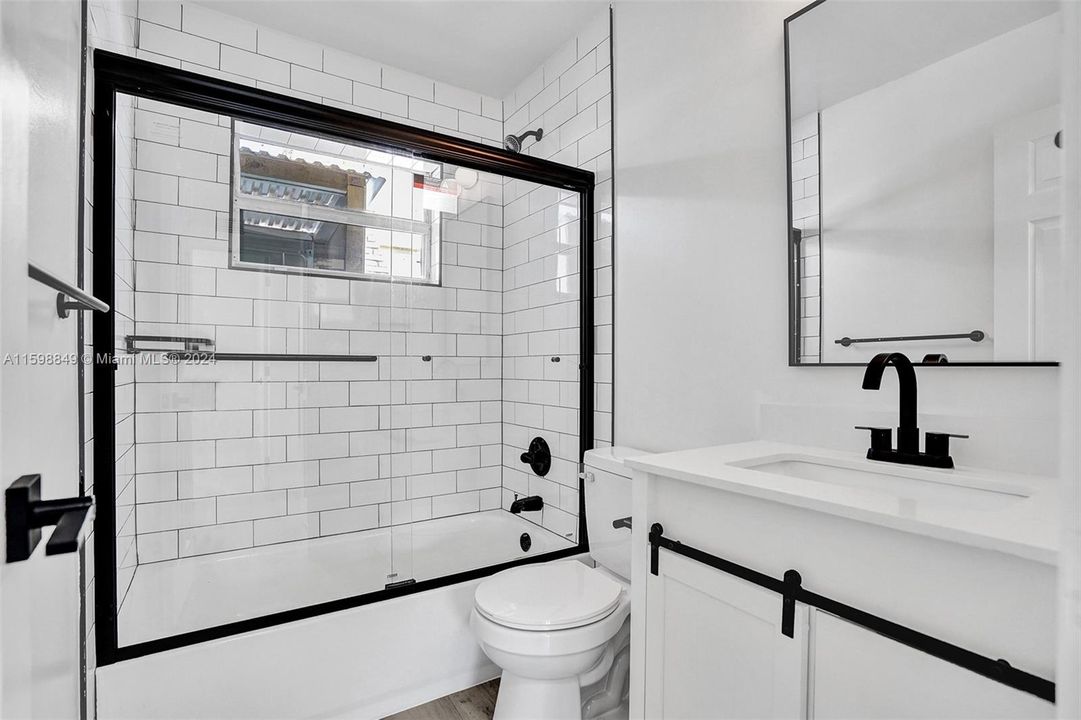 Recently Rented: $2,350 (2 beds, 1 baths, 1382 Square Feet)