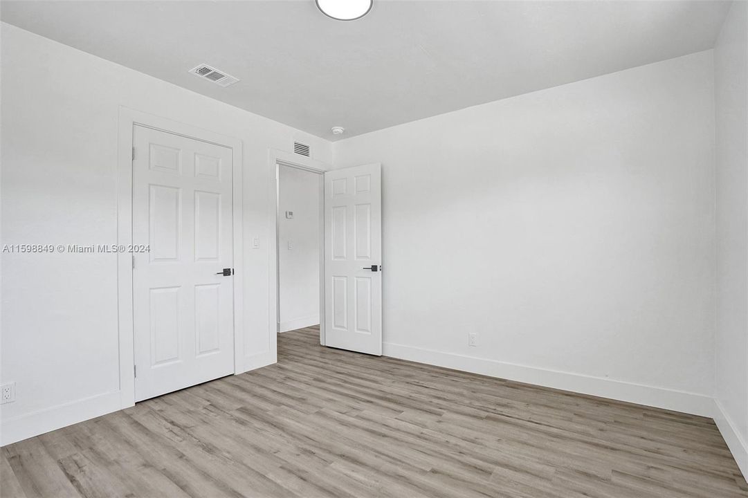 Recently Rented: $2,350 (2 beds, 1 baths, 1382 Square Feet)