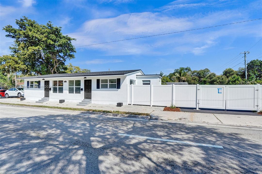 Recently Rented: $2,350 (2 beds, 1 baths, 1382 Square Feet)