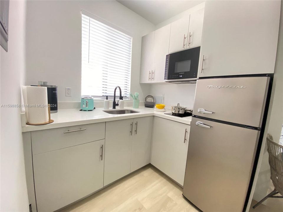 Recently Rented: $1,650 (1 beds, 1 baths, 650 Square Feet)