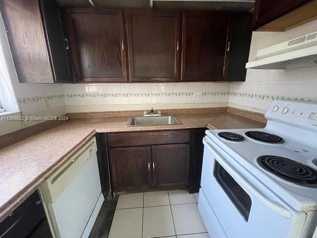 For Sale: $120,000 (1 beds, 2 baths, 693 Square Feet)