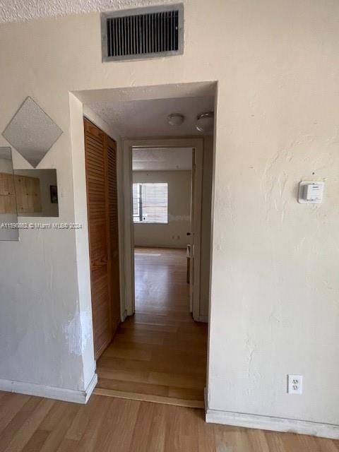 For Sale: $120,000 (1 beds, 2 baths, 693 Square Feet)