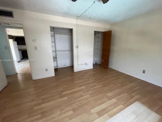 For Sale: $120,000 (1 beds, 2 baths, 693 Square Feet)