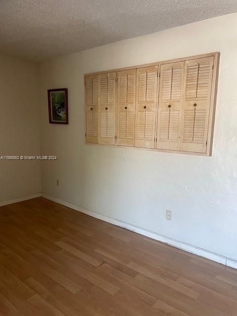 For Sale: $120,000 (1 beds, 2 baths, 693 Square Feet)