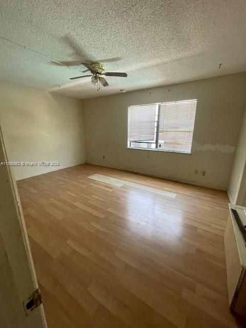 For Sale: $120,000 (1 beds, 2 baths, 693 Square Feet)