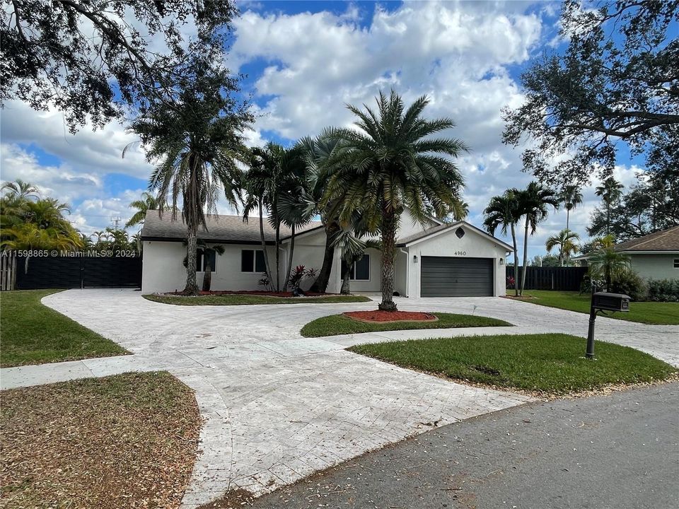 Active With Contract: $4,950 (3 beds, 2 baths, 1445 Square Feet)