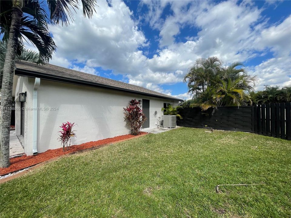 Active With Contract: $4,950 (3 beds, 2 baths, 1445 Square Feet)