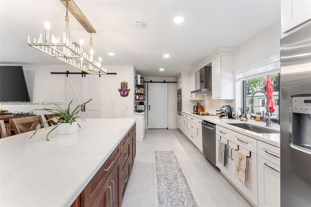 Active With Contract: $975,000 (3 beds, 3 baths, 1821 Square Feet)