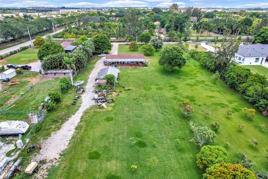 En Venta: $1,200,000 (2.50 acres)