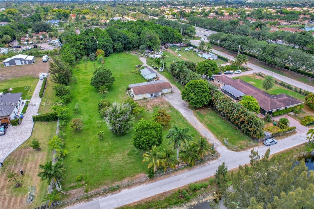 En Venta: $1,200,000 (2.50 acres)