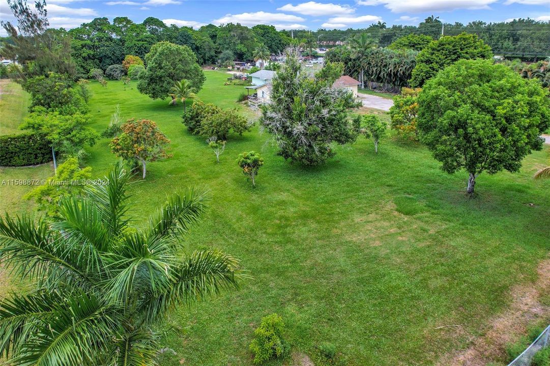 En Venta: $1,200,000 (2.50 acres)