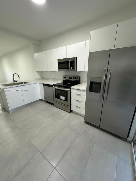 For Rent: $2,200 (2 beds, 2 baths, 862 Square Feet)